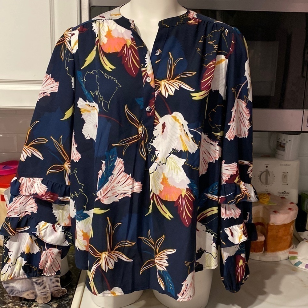 A womens Kaari Blue casual floral long layered sleeve regular size top XL